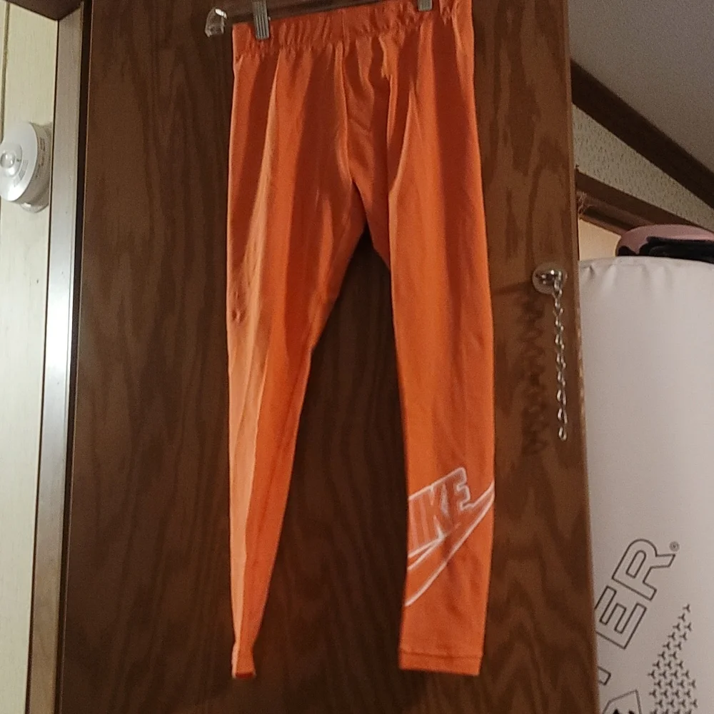 NIKE GIRL'S TIGHT FIT LOGO LEGGING: PEACH: NWT: SZ M